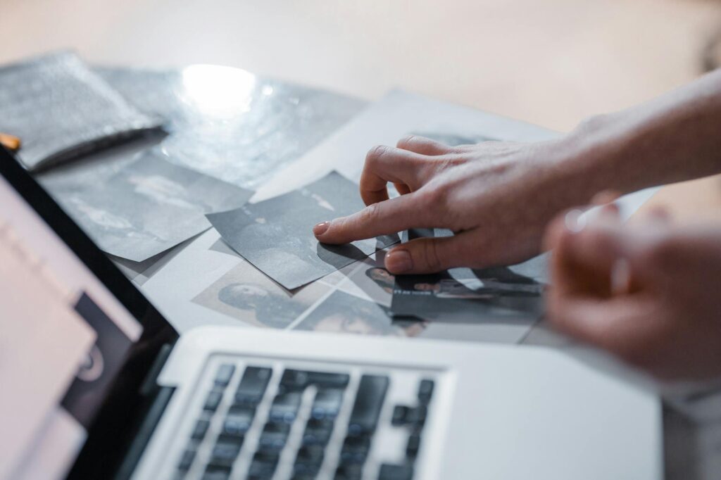 An image illustrating the process of documenting an accident scene with photos — car accident insurance checklist Nevada