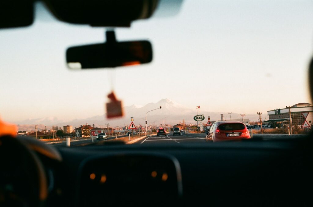 A photo of a Nevada highway with cars, symbolizing safe driving with insurance. — Nevada car insurance requirements
