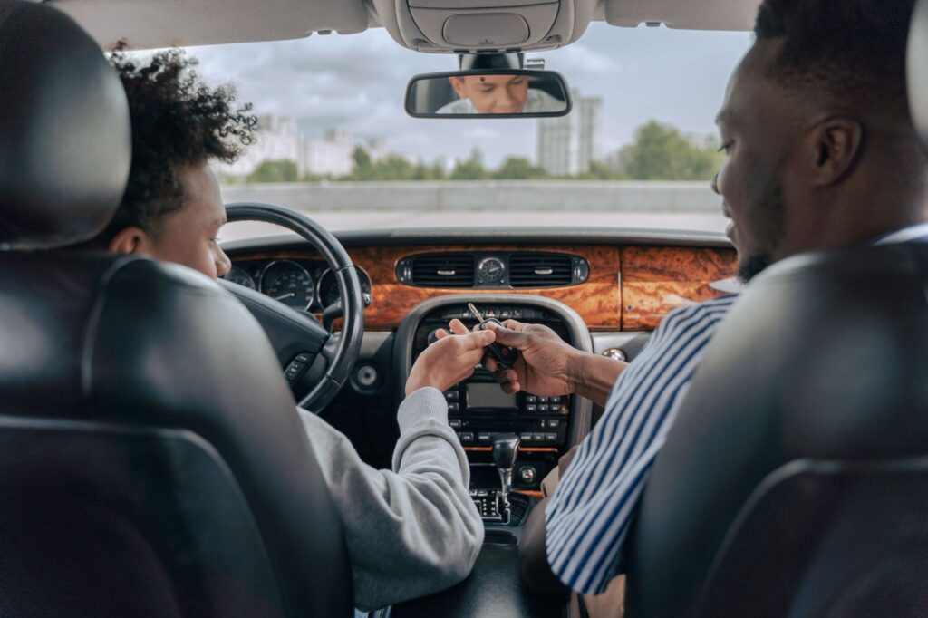 A visual guide on tips for maintaining a clean driving record. — driving record car insurance Nevada