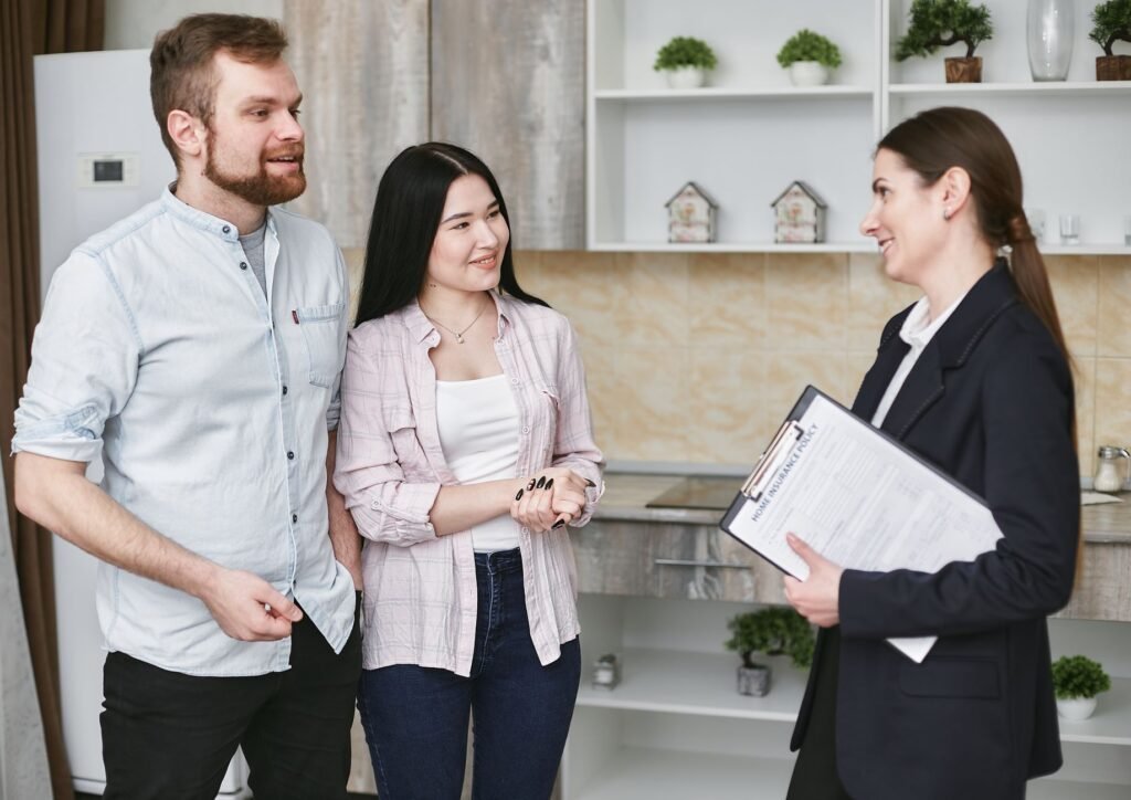 An image of a friendly local insurance agent meeting with a client in Nevada. — Nevada car insurance benefits
