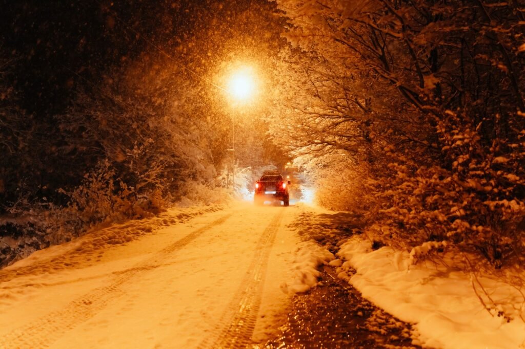 A photo of a snow-covered Nevada road highlighting winter driving conditions and Nevada driving conditions car insurance.