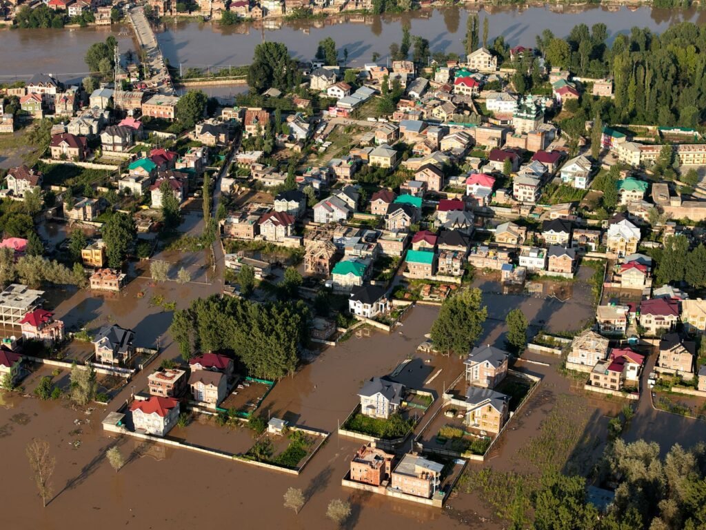 Map highlighting areas in Nevada prone to wildfires and floods — Nevada weather car insurance rates